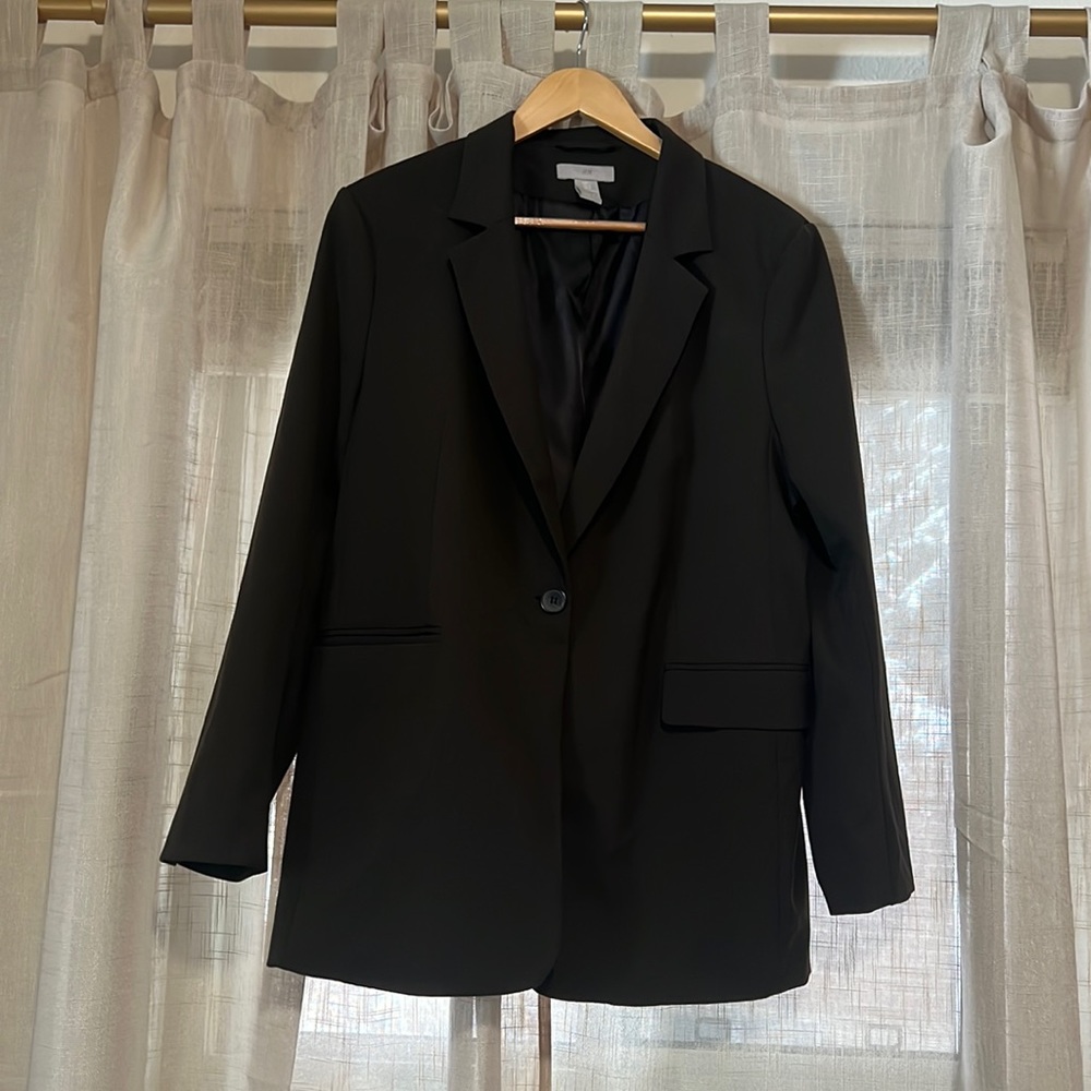 Women’s oversized blazer in dark green.